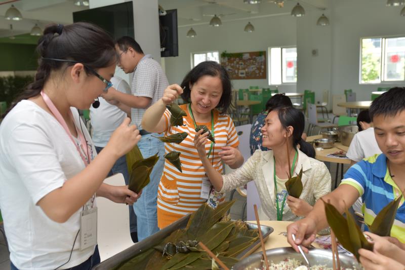 美高梅MGM生物开展“端午佳节，欢乐包棕子”活动